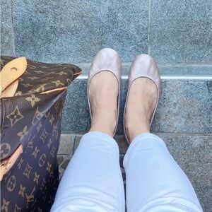 Gently-Used Rose Tieks, size 7
